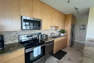 1401 E Beach Dr, Galveston, TX 77550 - Photo 7