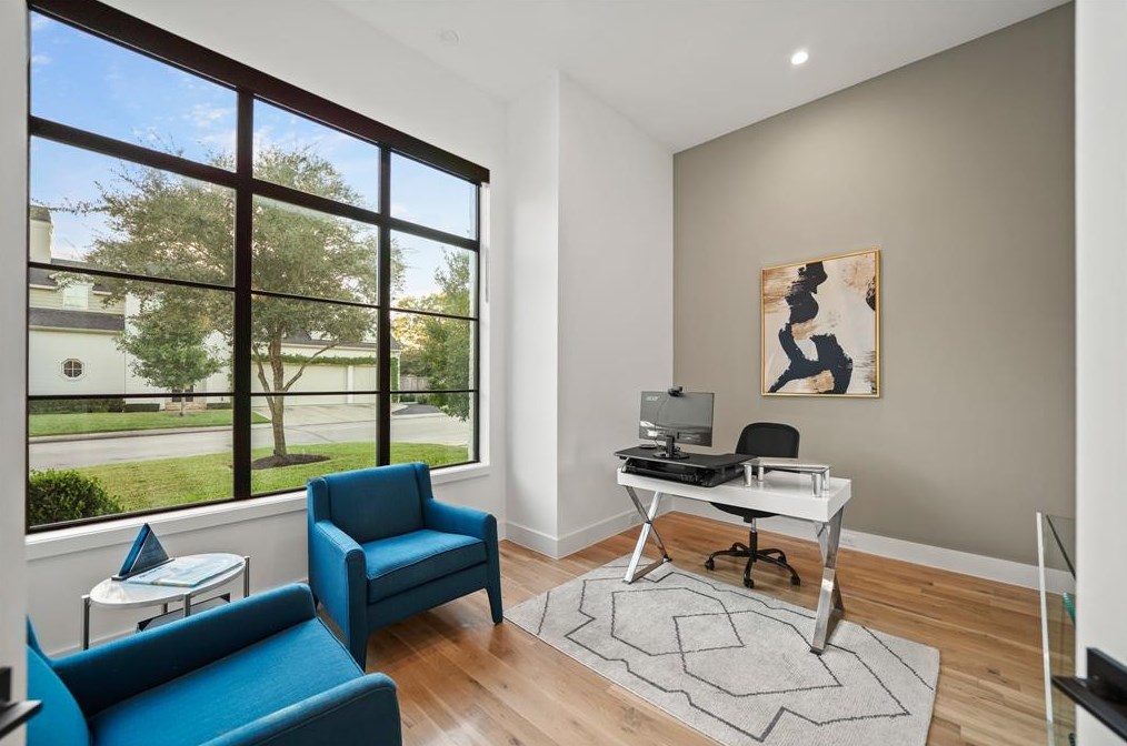 1023 Briarmead Dr, Houston TX  77057-2928 exterior