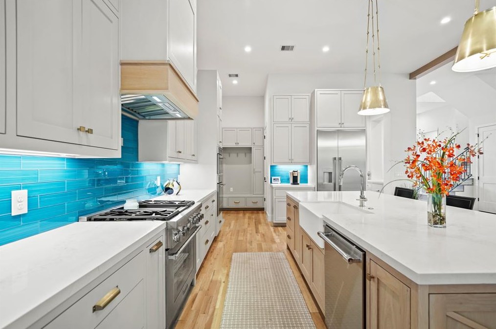 1023 Briarmead Dr, Houston TX  77057-2928 exterior