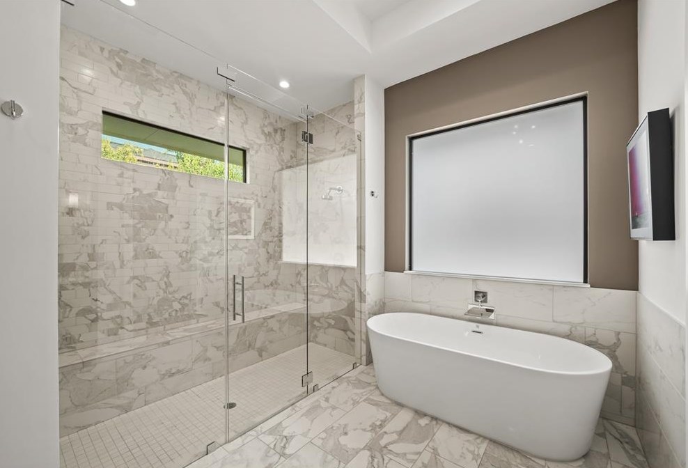 1023 Briarmead Dr, Houston TX  77057-2928 exterior