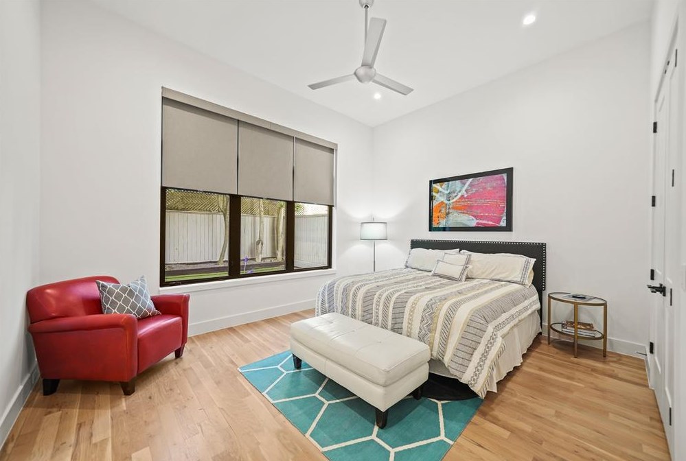 1023 Briarmead Dr, Houston TX  77057-2928 exterior