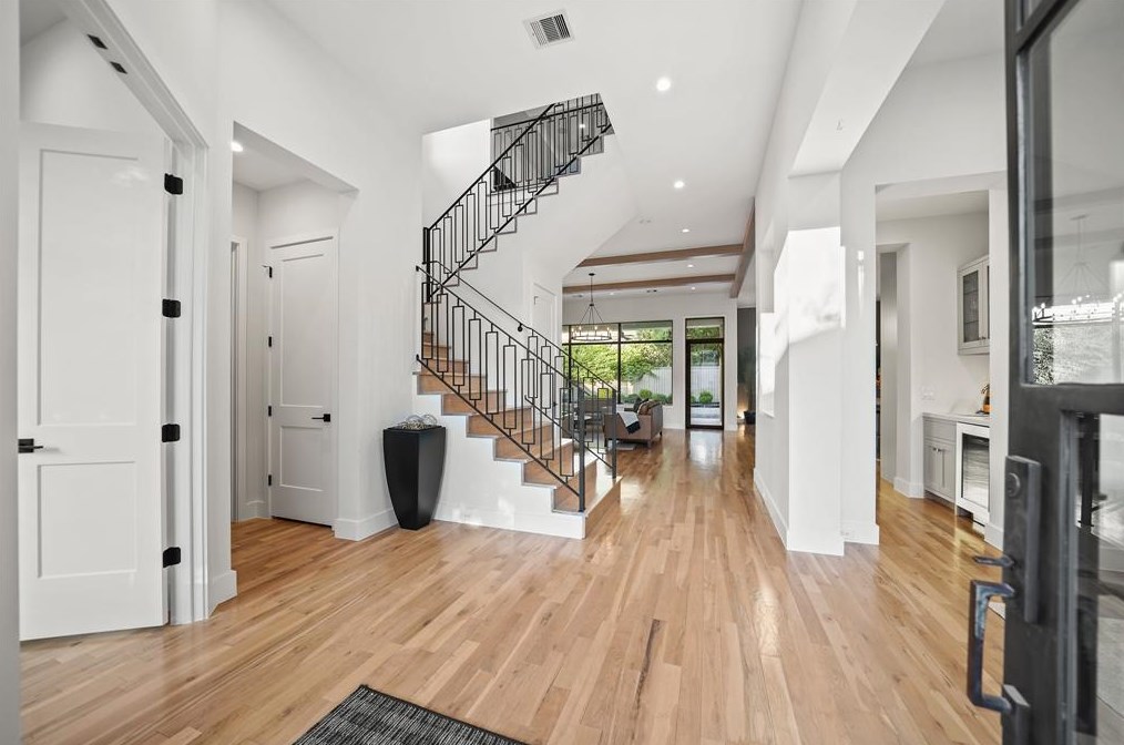 1023 Briarmead Dr, Houston TX  77057-2928 exterior