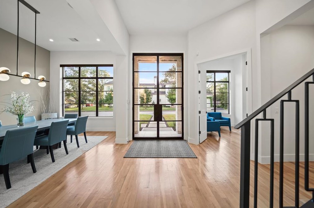 1023 Briarmead Dr, Houston TX  77057-1146 exterior