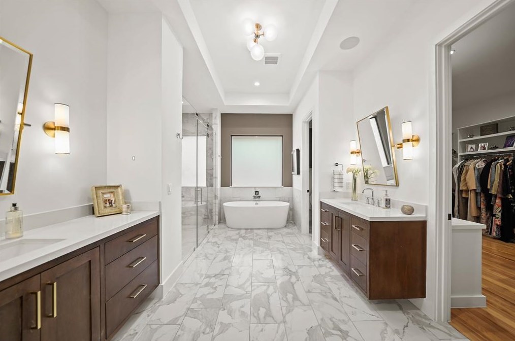 1023 Briarmead Dr, Houston TX  77057-2928 exterior