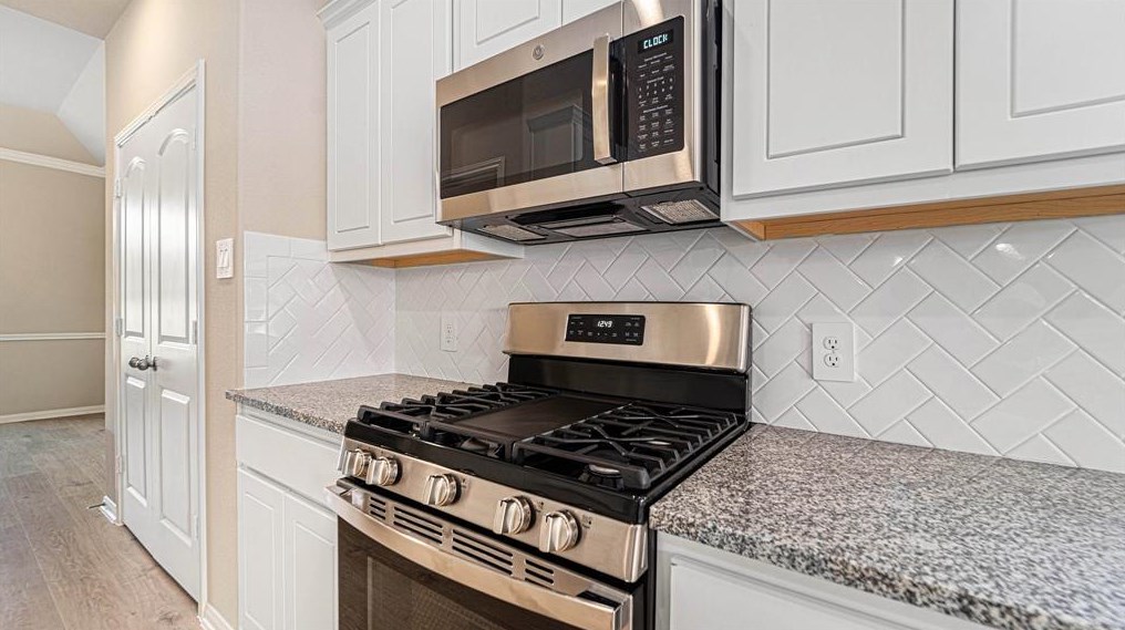 935 Waukegan Rd, Conroe TX  77306-6828 exterior