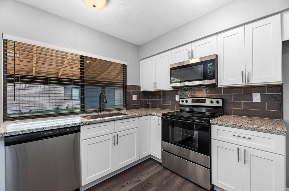 7307 Loma Alta Dr, Houston TX 77083-4242 exterior