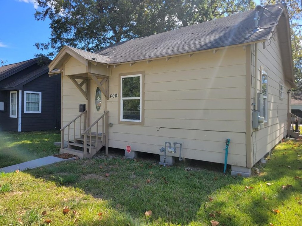 400 Stewart St, Baytown TX  77520-3054 exterior