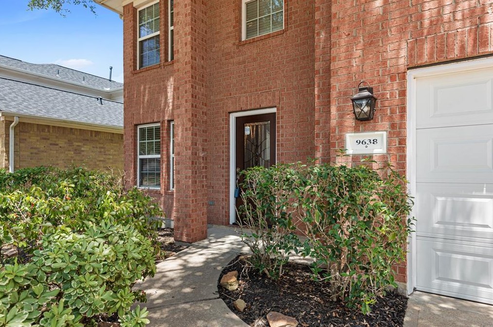 9638 Rex Creek Ct, Spring TX  77379-1965 exterior