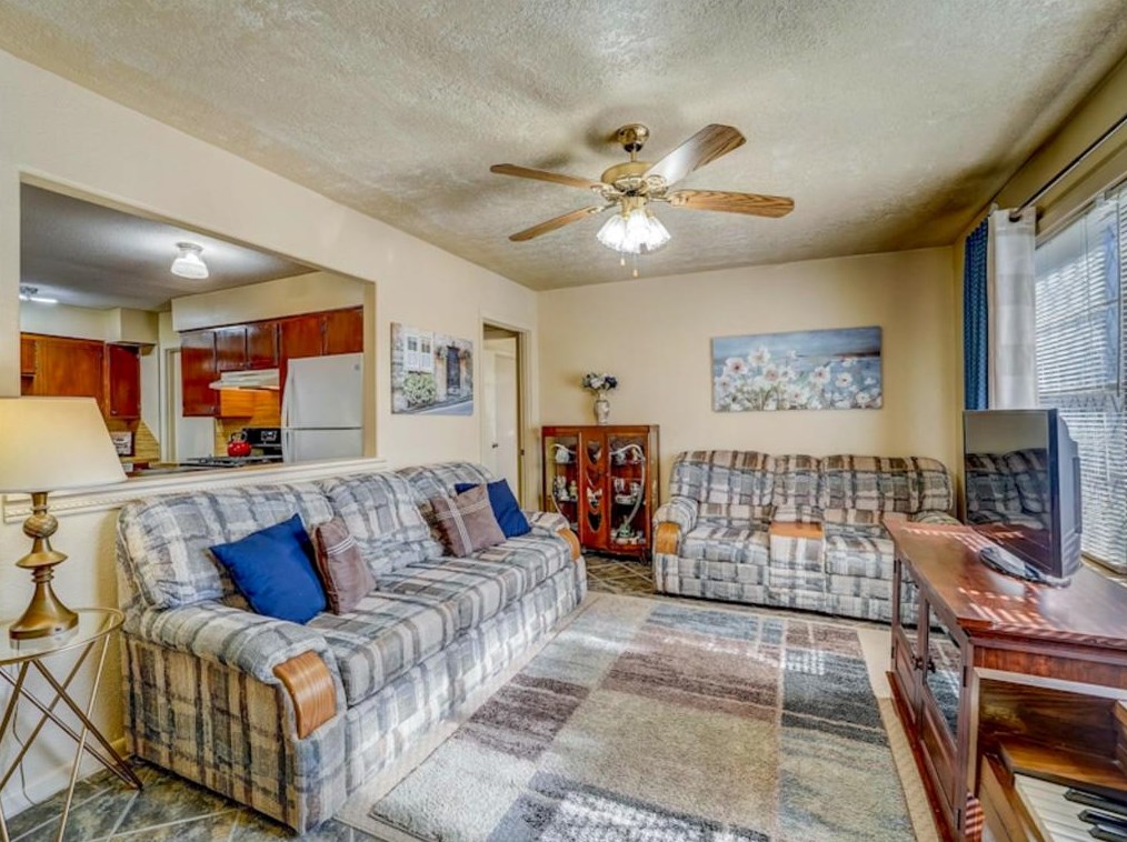 2100 Ontario St, Baytown TX  77520-4356 exterior