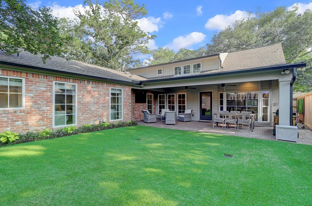 10027 Cedar Crk Dr, Houston TX  77042-2045 exterior