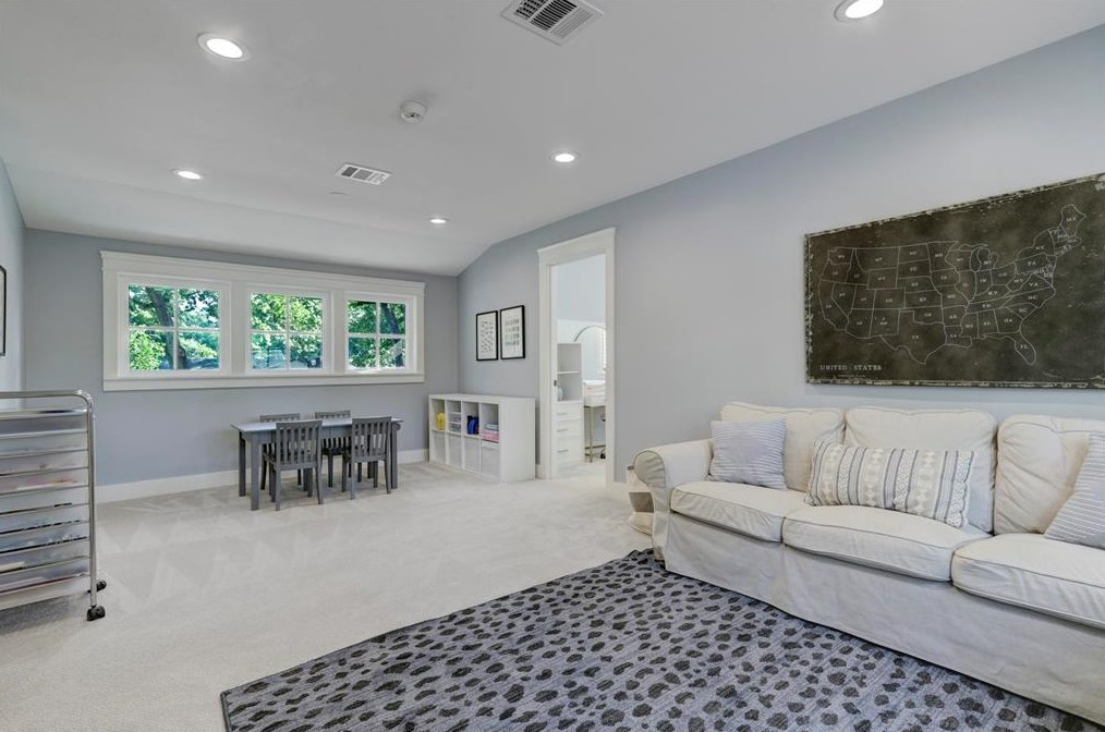 10027 Cedar Crk Dr, Houston TX  77042-2045 exterior