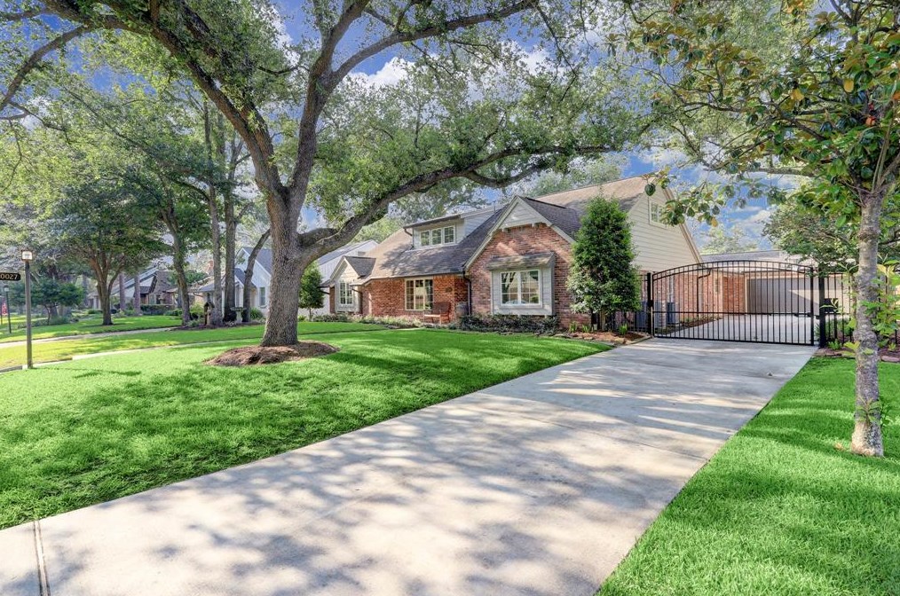 10027 Cedar Creek Dr, Houston TX  77042-2045 exterior
