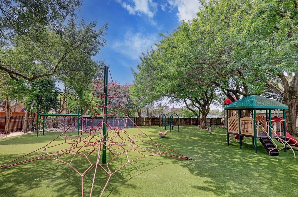10027 Cedar Crk Dr, Houston TX  77042-2045 exterior