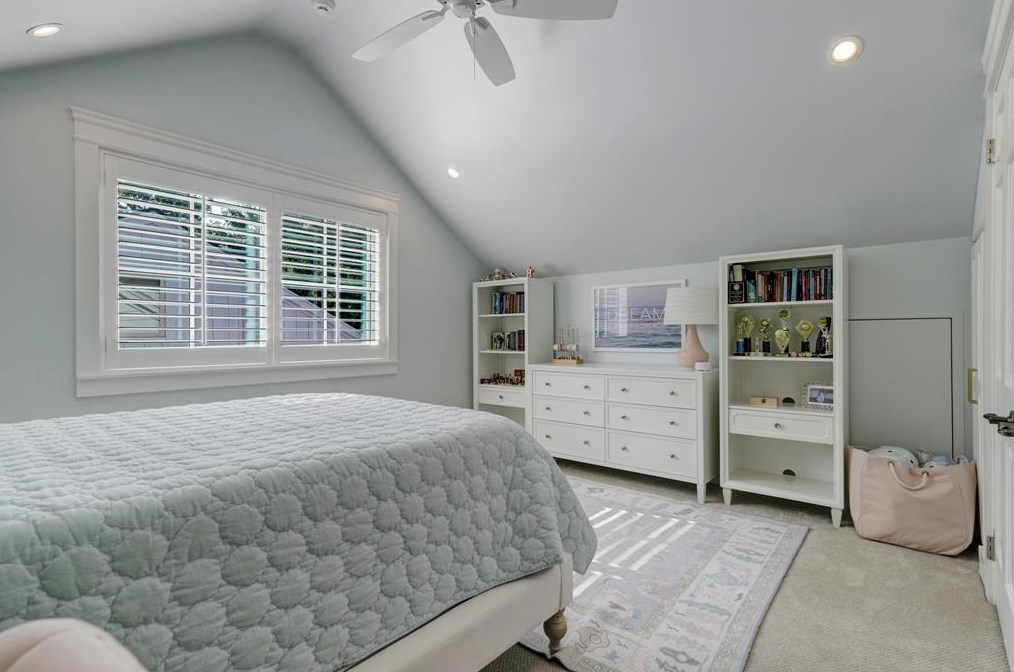 10027 Cedar Crk Dr, Houston TX  77042-2045 exterior