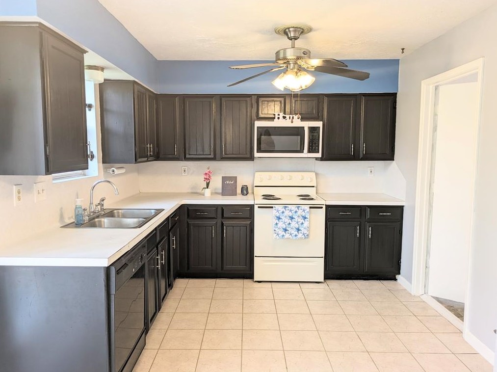 11523 Pne Knl Dr, Houston TX 77099-2413 exterior