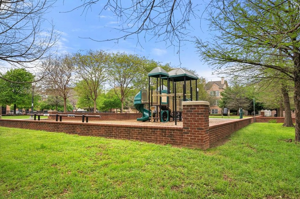 1308 Webster St, Houston TX  77019-5542 exterior