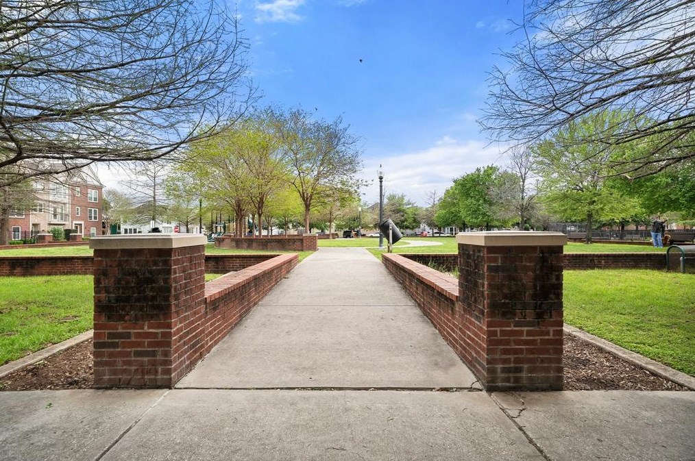 1308 Webster St, Houston TX  77019-5542 exterior