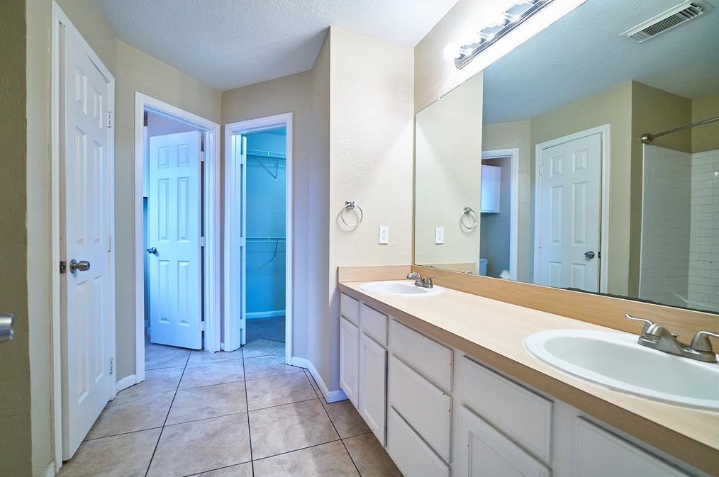 1914 Marvell Dr, Houston TX  77032-2094 exterior