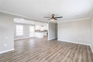 725 10th St, Dickinson, TX 77539 - Photo 3