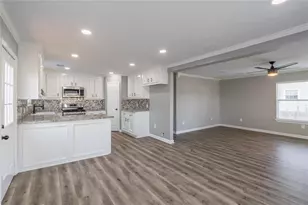 725 10th St, Dickinson, TX 77539 - Photo 11