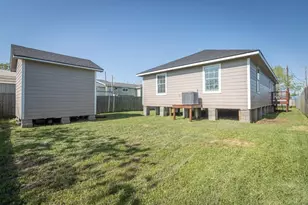 725 10th St, Dickinson, TX 77539 - Photo 23