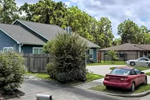 2519 Garapan St, Houston, TX 77091 - Photo 7