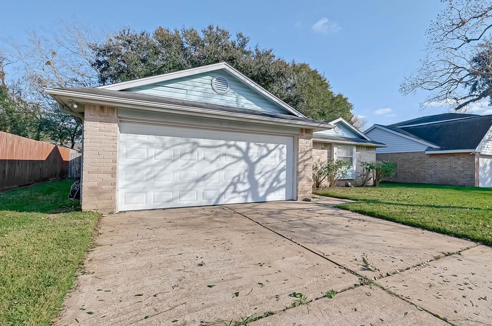 16707 Rippling Mill Dr, Sugar Land TX  77498-1931 exterior