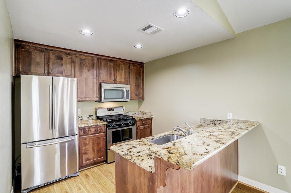 3410 Oxford St, Houston TX  77022-5042 exterior