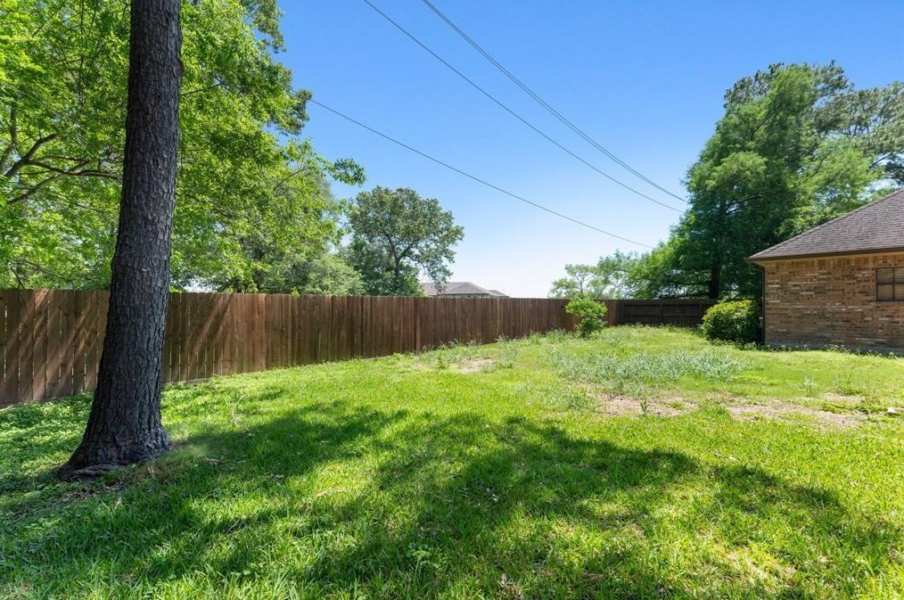 1847 Raintree Cir, Taylor Lake Village TX 77586-5929 exterior