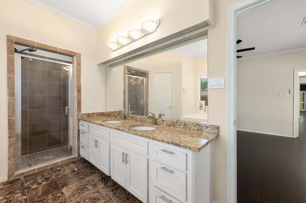 1847 Raintree Cir, Taylor Lake Village TX 77586-5929 exterior