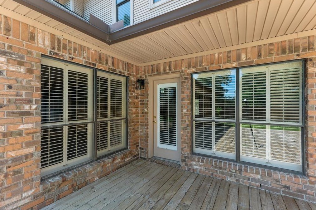 1847 Raintree Cir, Taylor Lake Village TX 77586-5929 exterior