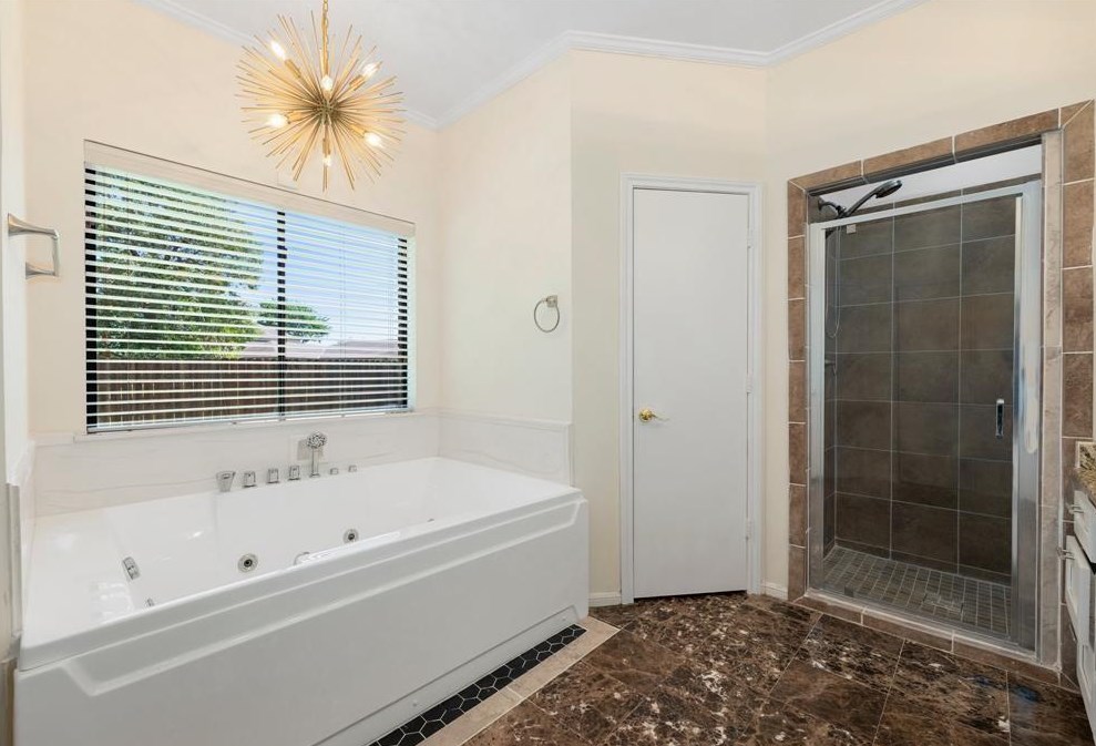 1847 Raintree Cir, Taylor Lake Village TX 77586-5929 exterior