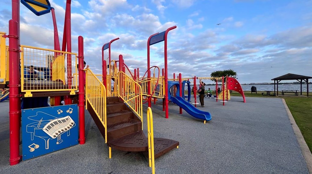 1847 Raintree Cir, Taylor Lake Village TX 77586-5929 exterior