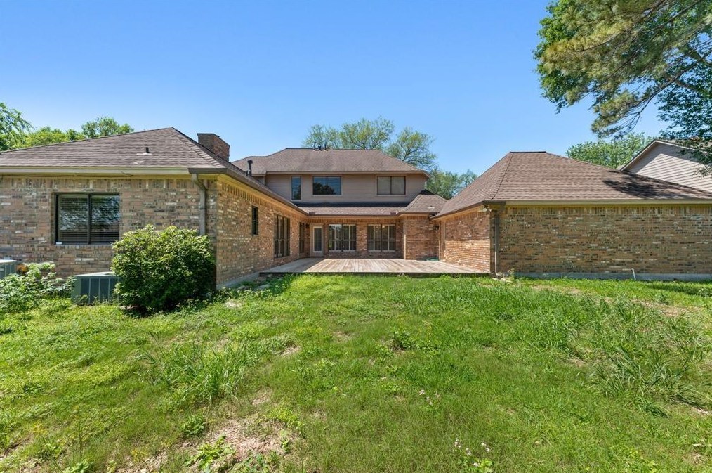 1847 Raintree Cir, Taylor Lake Village TX 77586-5929 exterior