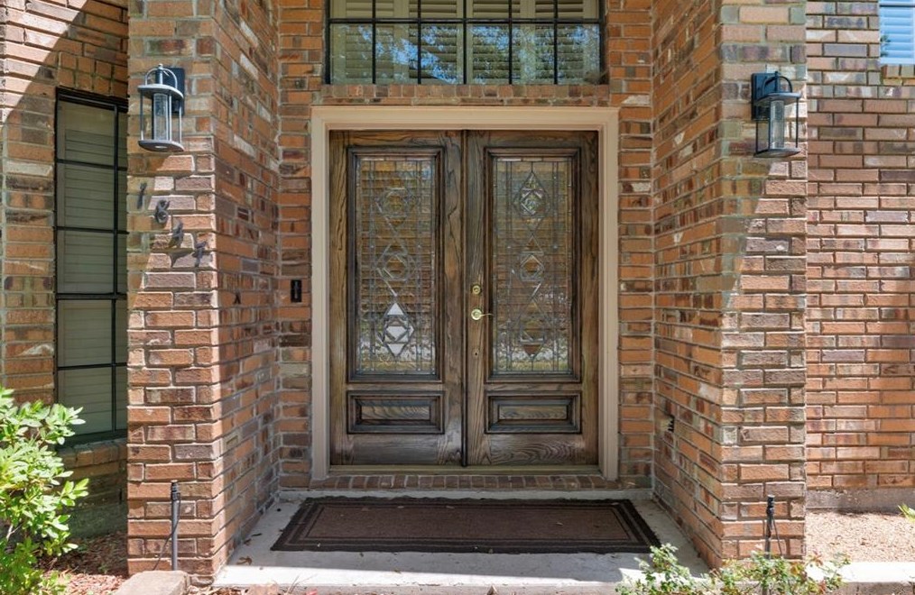 1847 Raintree Cir, Taylor Lake Village TX 77586-5929 exterior