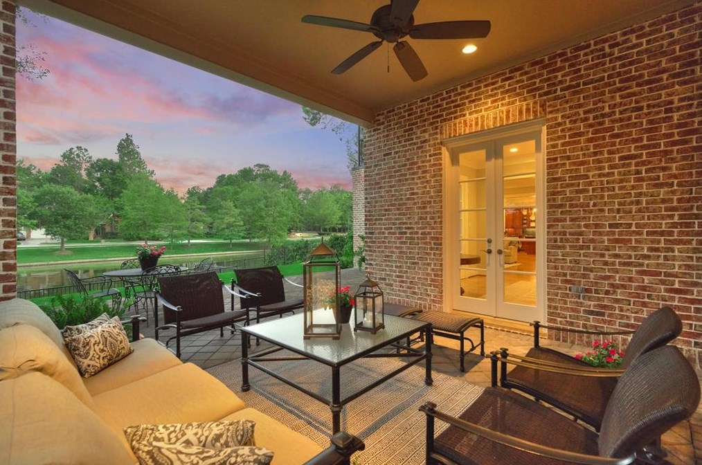 2 Hampton Pl, Spring TX  77381-4215 exterior