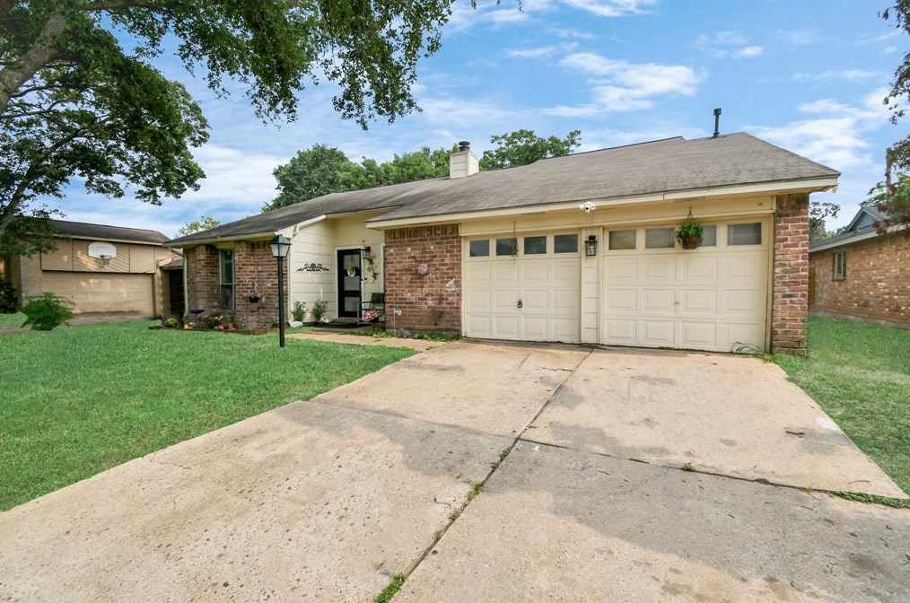 16022 Beechnut St, Houston TX  77096-1213 exterior