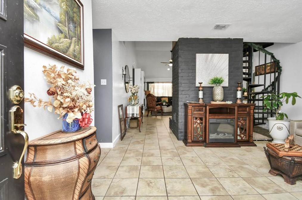 16022 Beechnut St, Houston TX  77096-1213 exterior