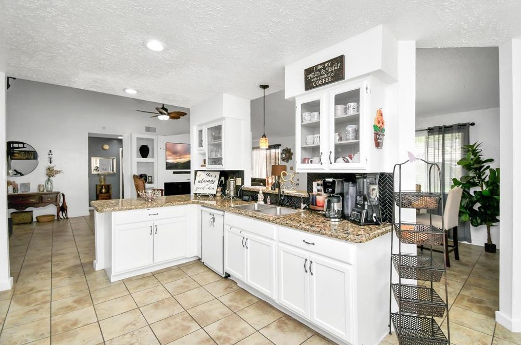 16022 Beechnut St, Houston TX  77096-1213 exterior
