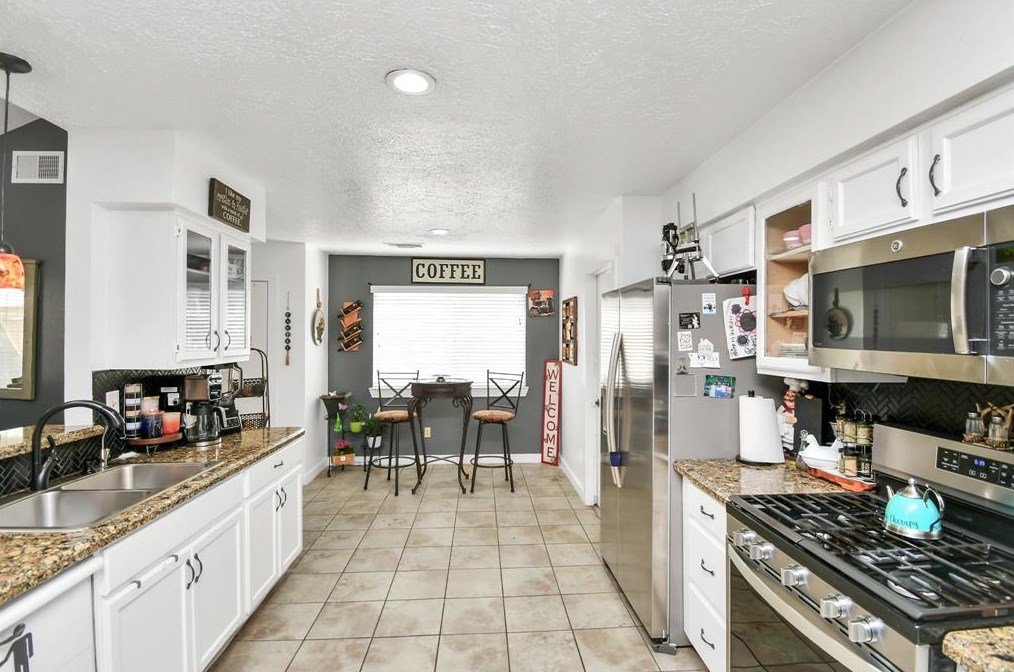 16022 Beechnut St, Houston TX  77096-1213 exterior