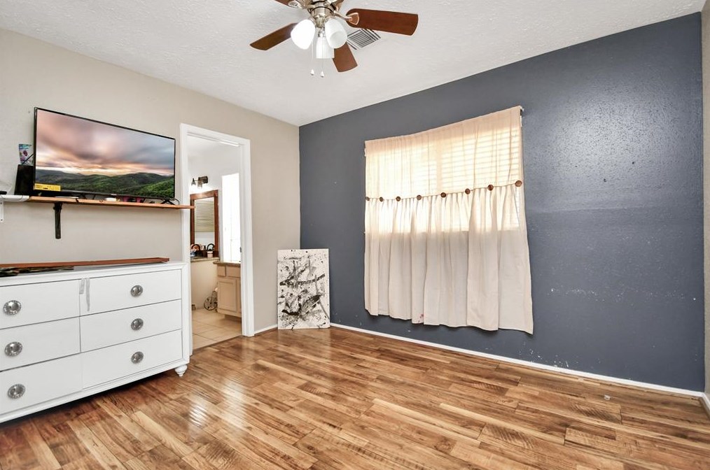 16022 Beechnut St, Houston TX  77096-1213 exterior
