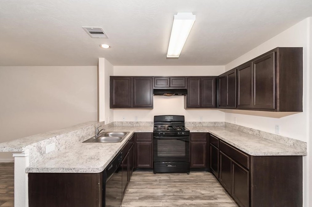 5719 Latta Plantation Dr, Katy TX  77449-1579 exterior