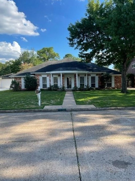 11427 Valley Stream Dr, Houston TX  77043-4625 exterior