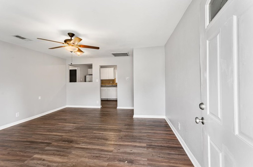 4933 Angleton St, Houston TX  77033-3821 exterior