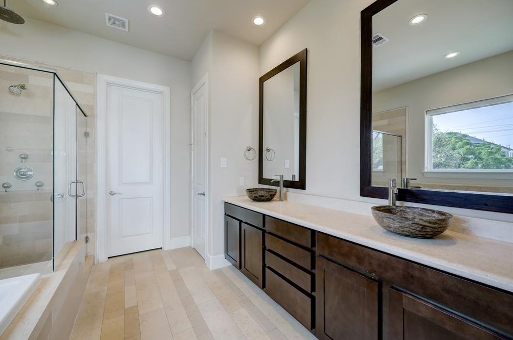 1713 Johnson St, Houston TX 77007-2916 exterior