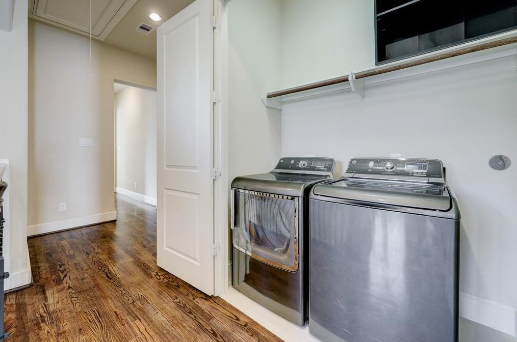 1713 Johnson St, Houston TX 77007-2916 exterior