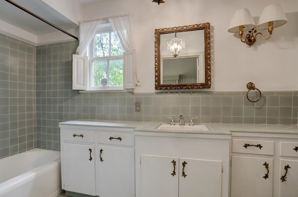 354 Westminster Dr, Houston TX  77024-5623 exterior