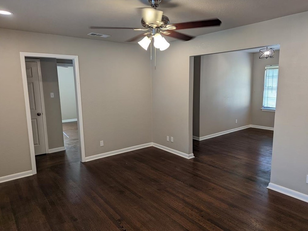5622 Elmlawn Dr, Houston TX  77033-3304 exterior