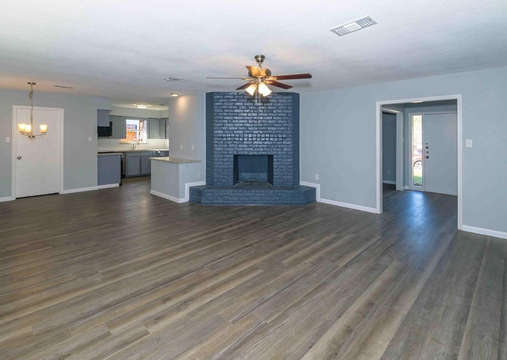 8419 Twin Hills Dr, Houston TX  77071-1101 exterior