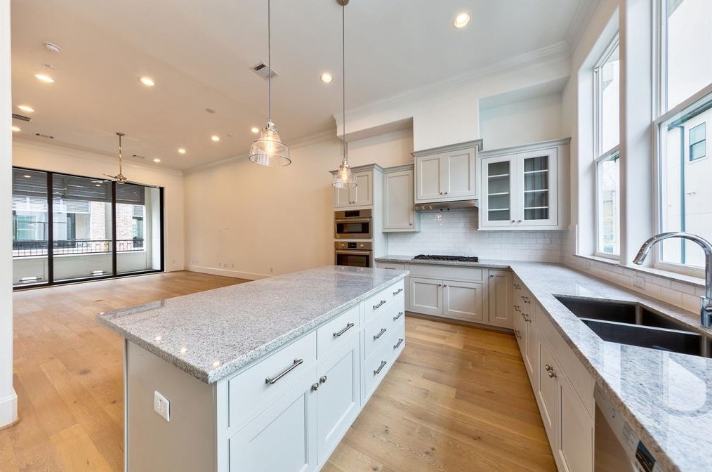 6024 Kansas St, Houston TX  77007-0010 exterior